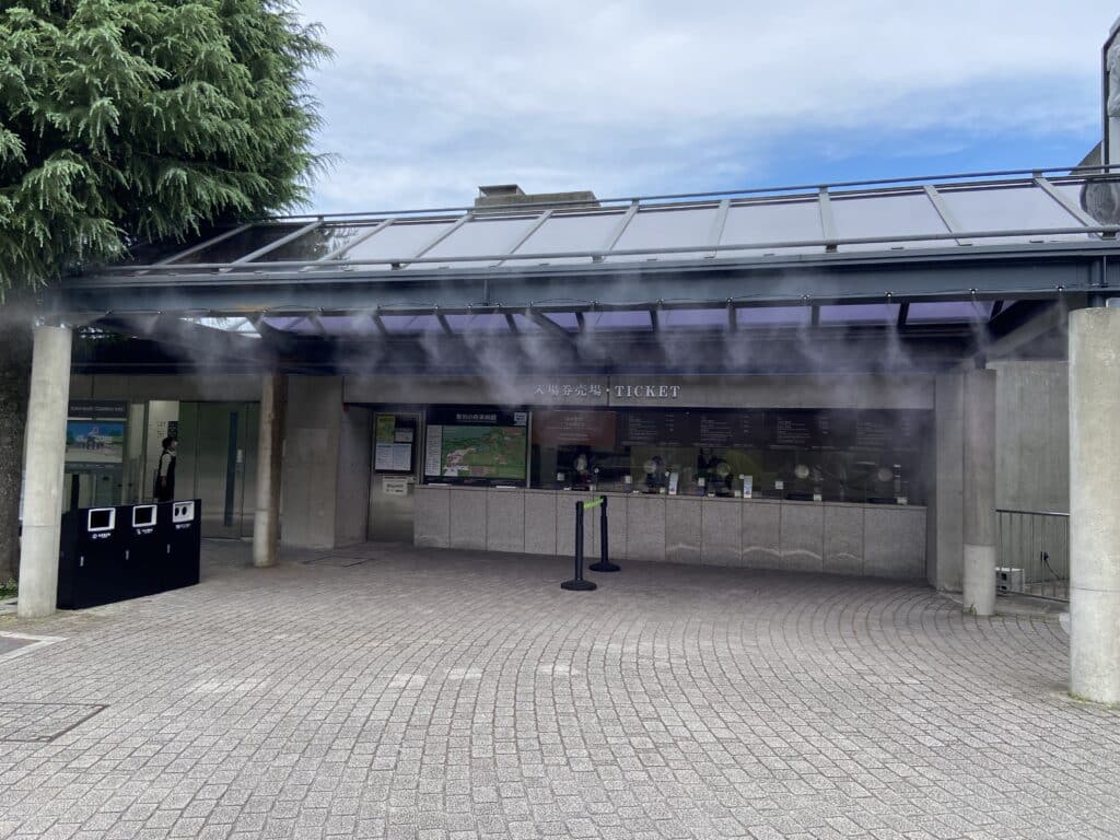 ミスト施工の事例 美術館のエントランス INSECT株式会社